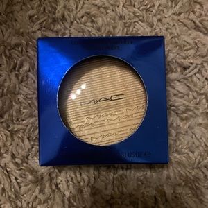 MAC HIGHLIGHT IN Oh Darling